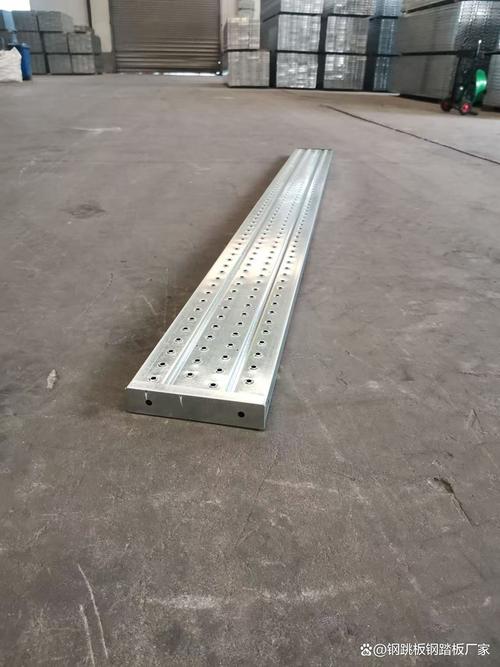选实体工厂这3点优势要注意 建筑施工中,脚手架是高空作业的"生命线"
